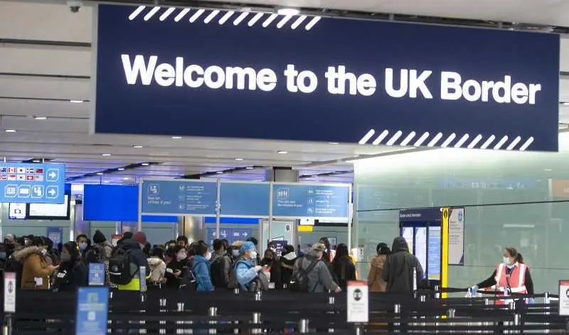От днес българите влизат във Великобритания само с международен паспорт