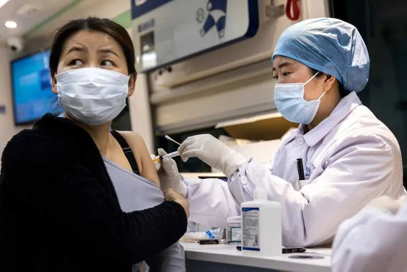 Китай е ваксинирал изцяло срещу COVID-19 над един милиард свои жители