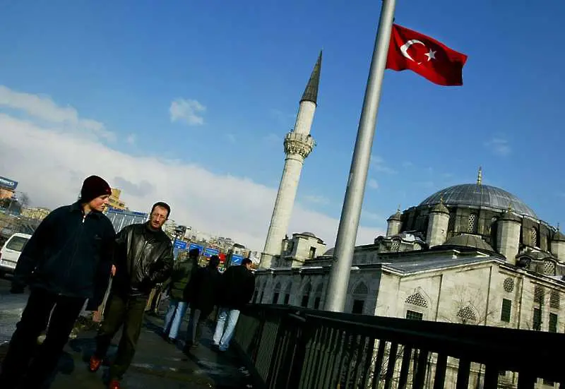   Ердоган обеща да овладее инфлацията в Турция. Имамите проповядват срещу завишаването на цените