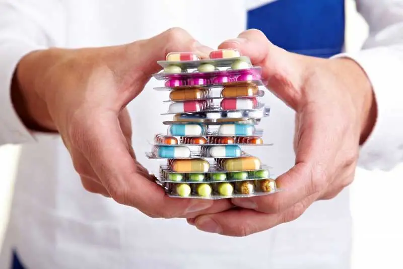 Фармацевтичният съюз предупреди за дефицит на антибиотици срещу COVID-19
