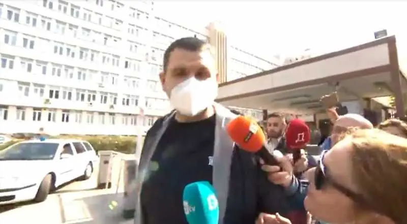 Делян Пеевски неузнаваем, на разпит в ДАНС заради Досиетата Пандора