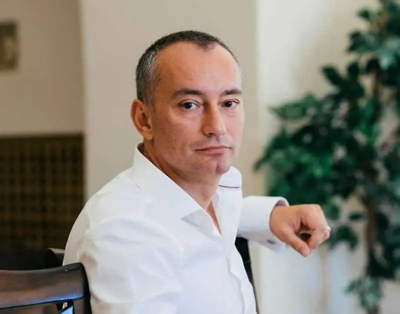 Дипломатът Николай Младенов е вторият българин в досиетата „Пандора“