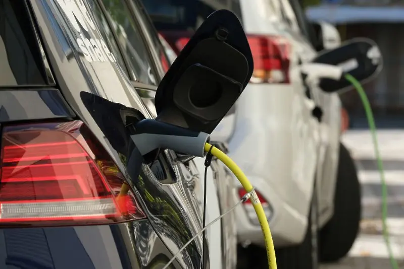 Държавата обмисля субсидии до 6135 евро за покупката на електрически автомобил