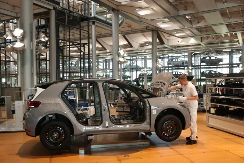 За първи път Volkswagen инвестира повече в електрически автомобили, отколкото в традиционните