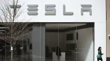 Американските власти разследват Tesla за дефекти в слънчевите панели
