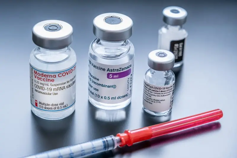 AstraZeneca, Moderna и Pfizer готови да променят ваксините си заради „Омикрон“