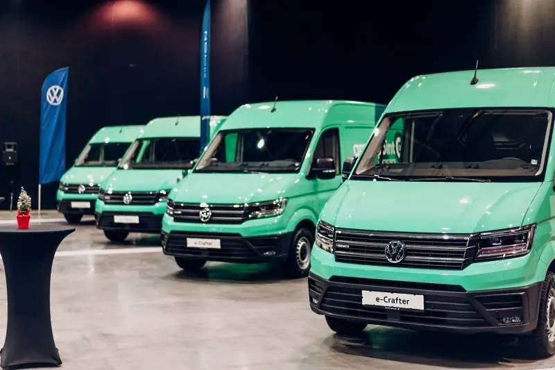 Volkswagen обяви първа голяма сделка у нас с електрифицирани товарни ванове 