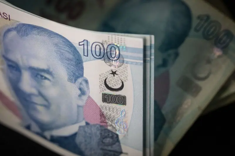 Турската лира продължава да се обезценява 