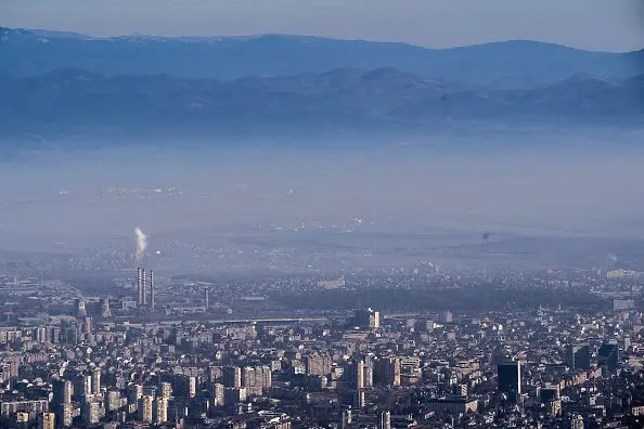 Замърсяване над нормата на въздуха в София и днес, започват проверки
