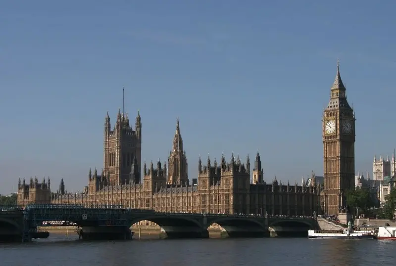 Ремонтират сградата на британския парламент за 18 млрд. долара и 20 години