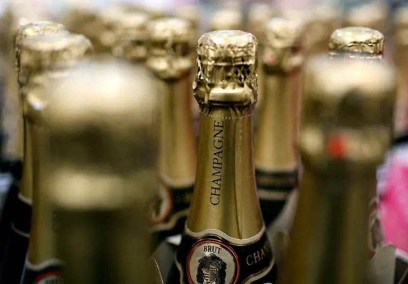 Шампанското – по-добра инвестиция от технологични акции и биткойн?