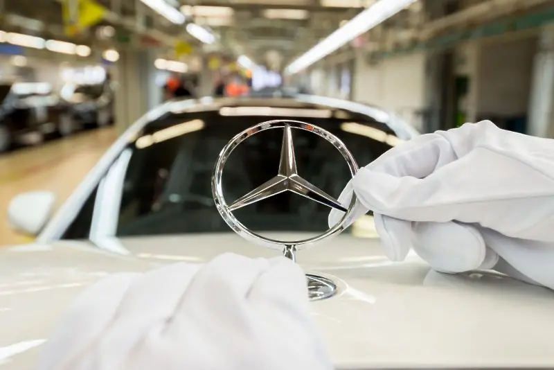 Mercedes-Benz изтегля стотици хиляди автомобили