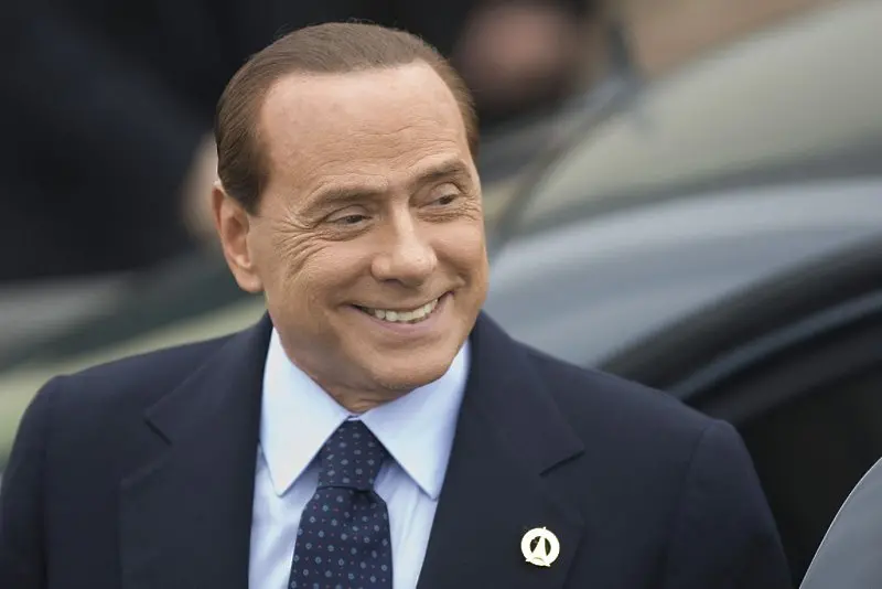 Берлускони оттегли кандидатурата си за президент