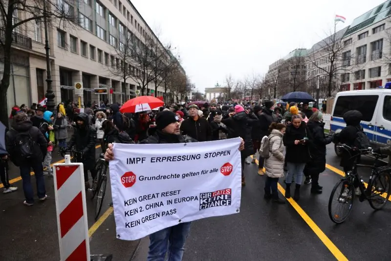 Хиляди протестираха срещу противоепидемичните мерки в Германия