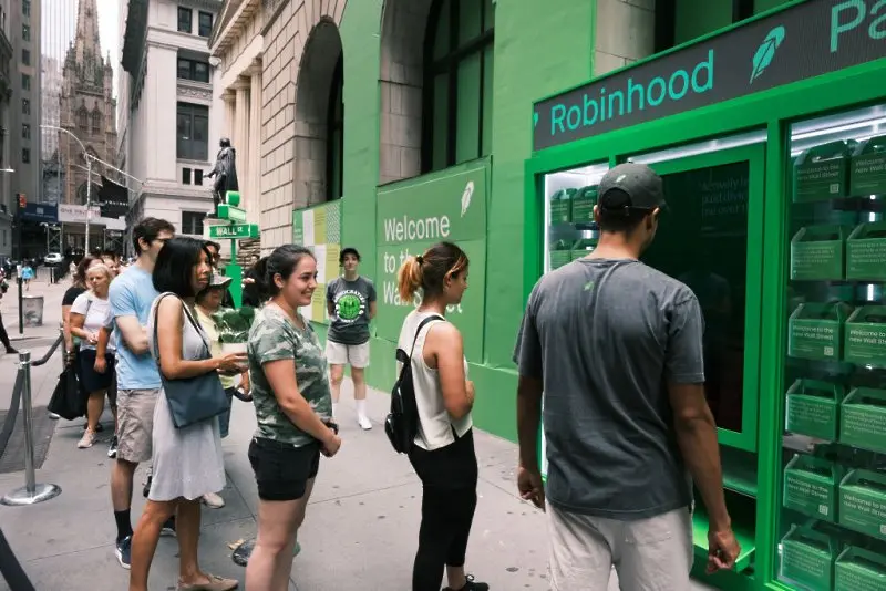 Robinhood отчете загуба от над 400 млн. долара за последното тримесечие. Акциите й се сринаха