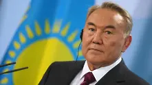 Бившият президент на Казахстан се оттегля от политиката