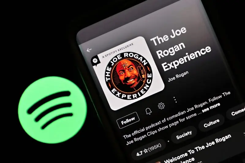 Spotify няма да премахва Джо Роугън от платформата си