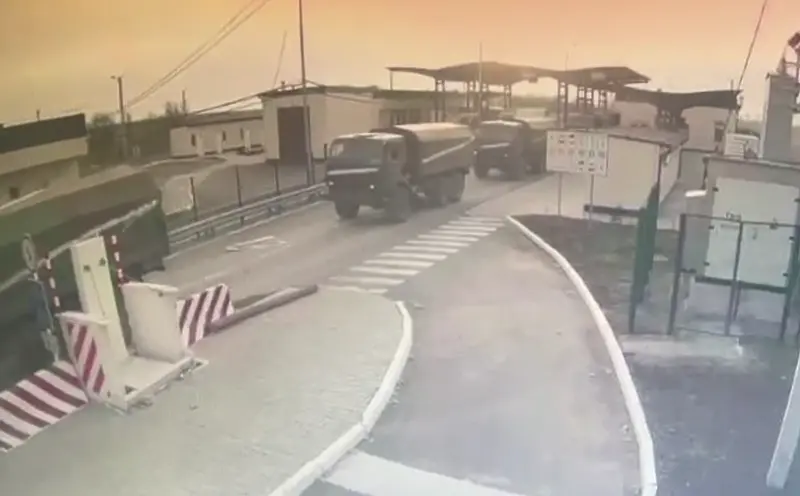 Руски военни сили навлизат от няколко страни в Украйна (видео)