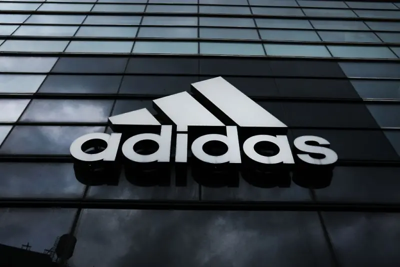 Adidas обяви петкратно увеличение на печалбата за 2021 г.
