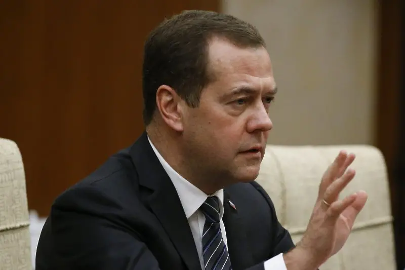 Медведев с нови закани: Русия ще постави всички врагове на мястото им!