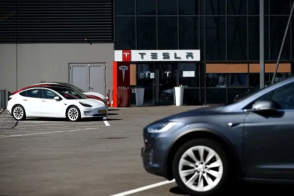 Tesla въвежда едногодишен мораториум за препродажба на автомобили за клиентите си в Китай