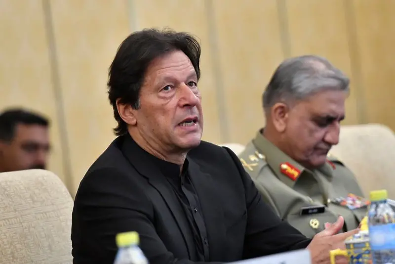 Пакистанският премиер Имран Хан бе свален от власт с вот на недоверие