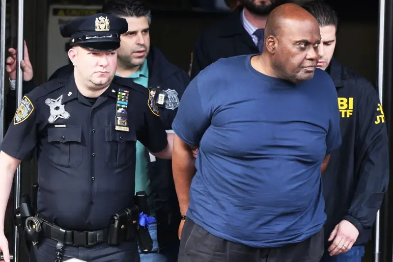 Мъжът, задържан за атаката в метрото в Ню Йорк, бе обвинен за терористично нападение