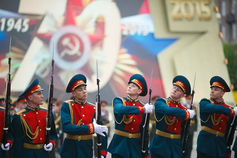 Русия отбелязва Деня на победата с военни паради в близо 30 града