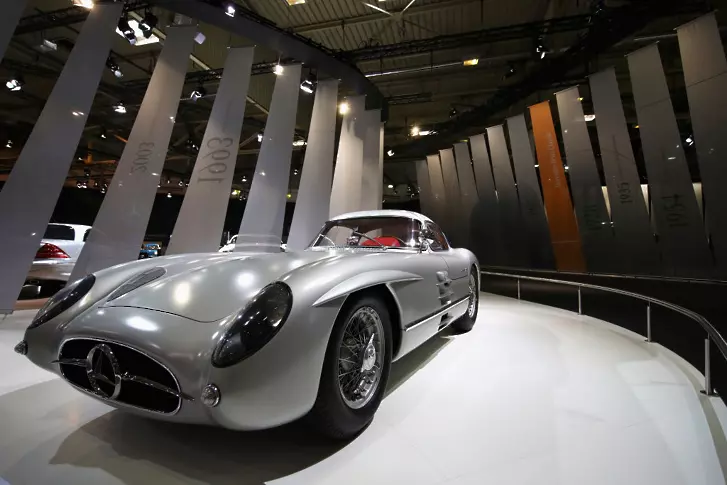 Mercedes-Benz продаде най-скъпата кола в света