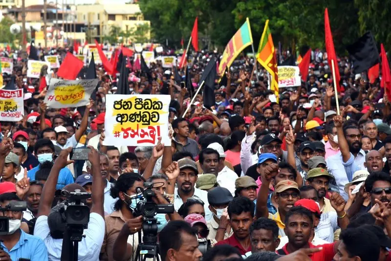 Седем загинали и над 190 ранени в Шри Ланка