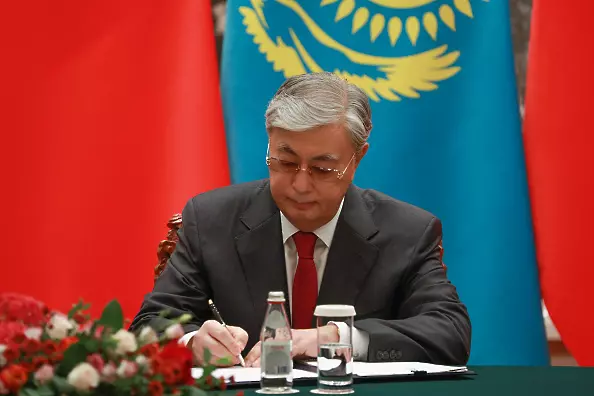 Казахстан гласува за ограничаване на президентските права