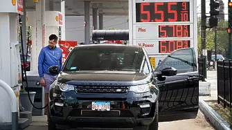 За първи път в историята средната цена на бензина в САЩ е над 5 долара за галон