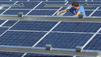 МАЕ: Доставките на слънчеви панели са прекалено зависими от Китай