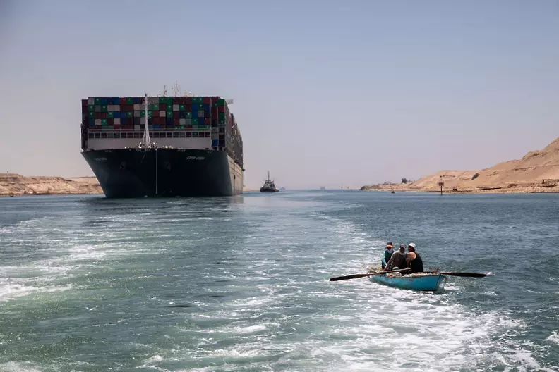 Египет отчете рекордни приходи от Суецкия канал