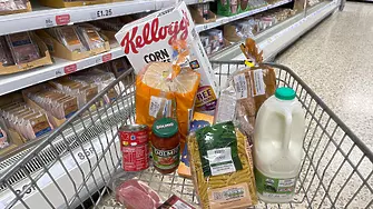 Почти половината британци свиват покупките на храна