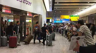 Хийтроу призова авиокомпаниите да спрат продажбата на билети за лятото