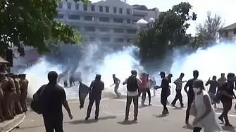 Протестиращи в Шри Ланка щурмуваха резиденцията на президента