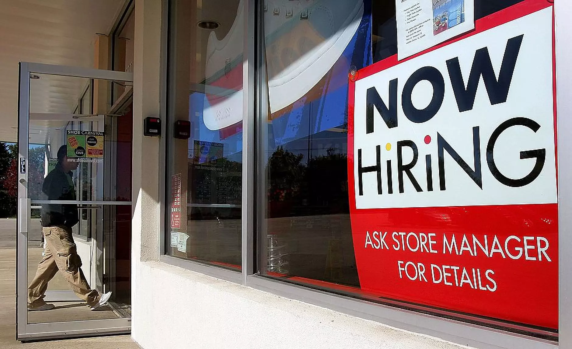 Американската икономика изненада със силен ръст на новите работни места