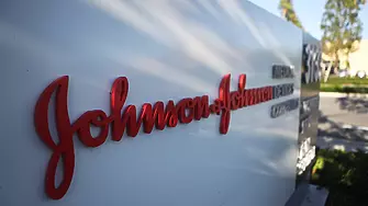 Johnson & Johnson спира продажбите в цял свят на бебешка пудра с талк