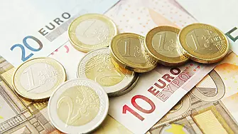 Еврото остава близо до 20-годишен минимум