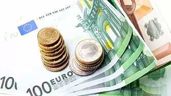 Еврото отново слезе почти до паритет с долара