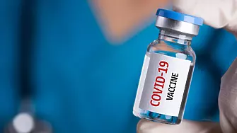 Великобритания одобри комбинирана ваксина срещу два варианта на Covid-19