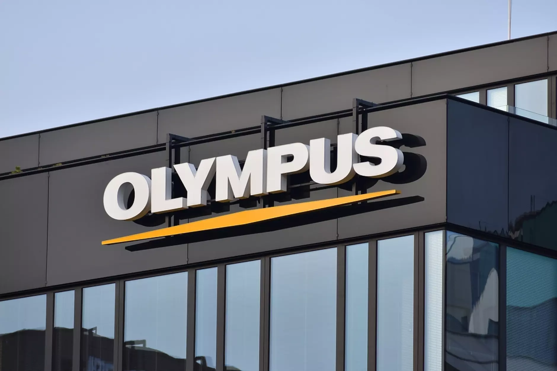 Olympus продава част от бизнеса си на инвестиционна компания за над 3 млрд. долара