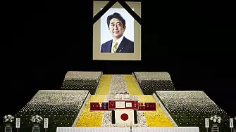 Япония се сбогува с Шиндзо Абе