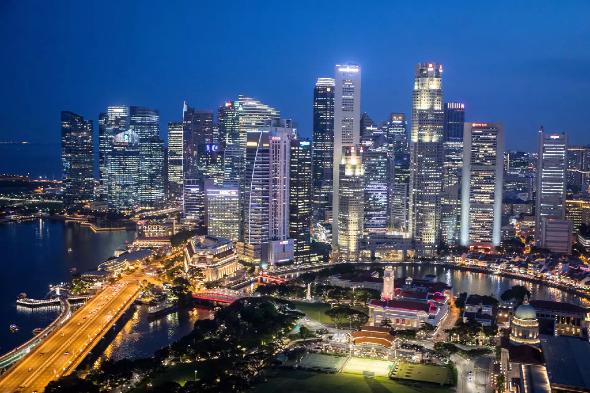Сингапур изостава със 17 години от Хонконг в надпреварата за най-голям център на богатство в Азия