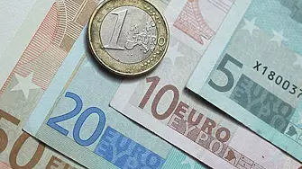 Еврото почти без промяна под паритета с долара