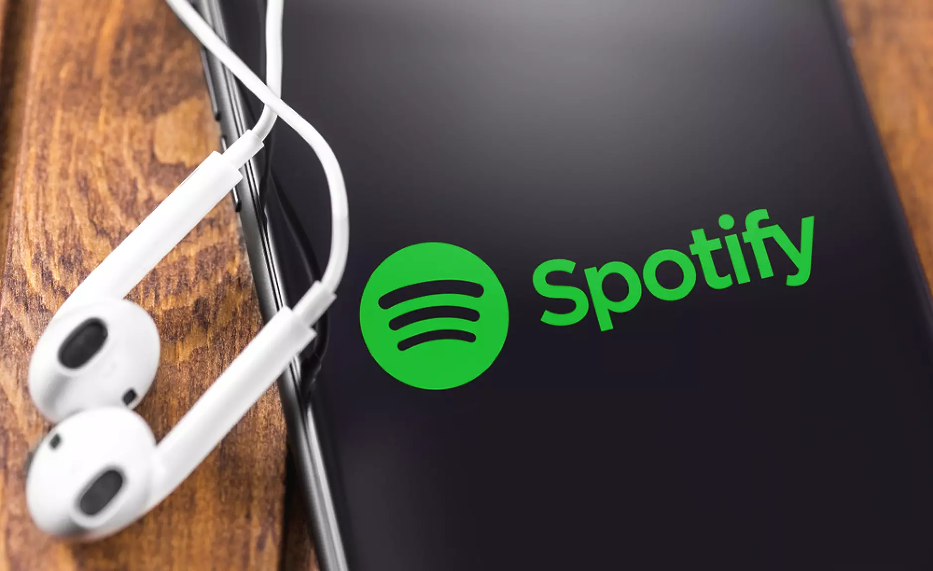Spotify придоби фирма, която открива вредно съдържание