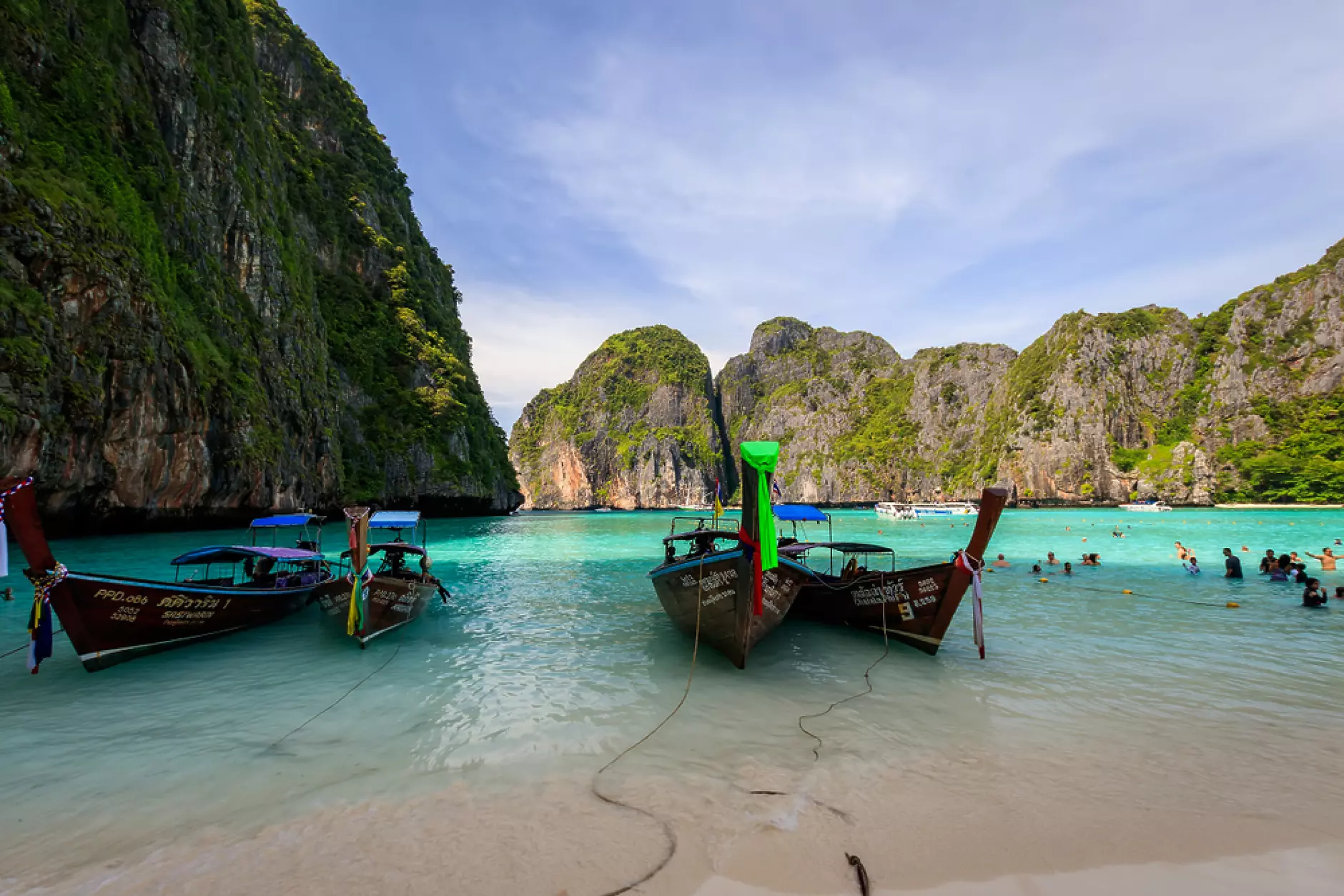 Тайландски съд разпореди създателите на „Плажът” да платят за екологичните щети 