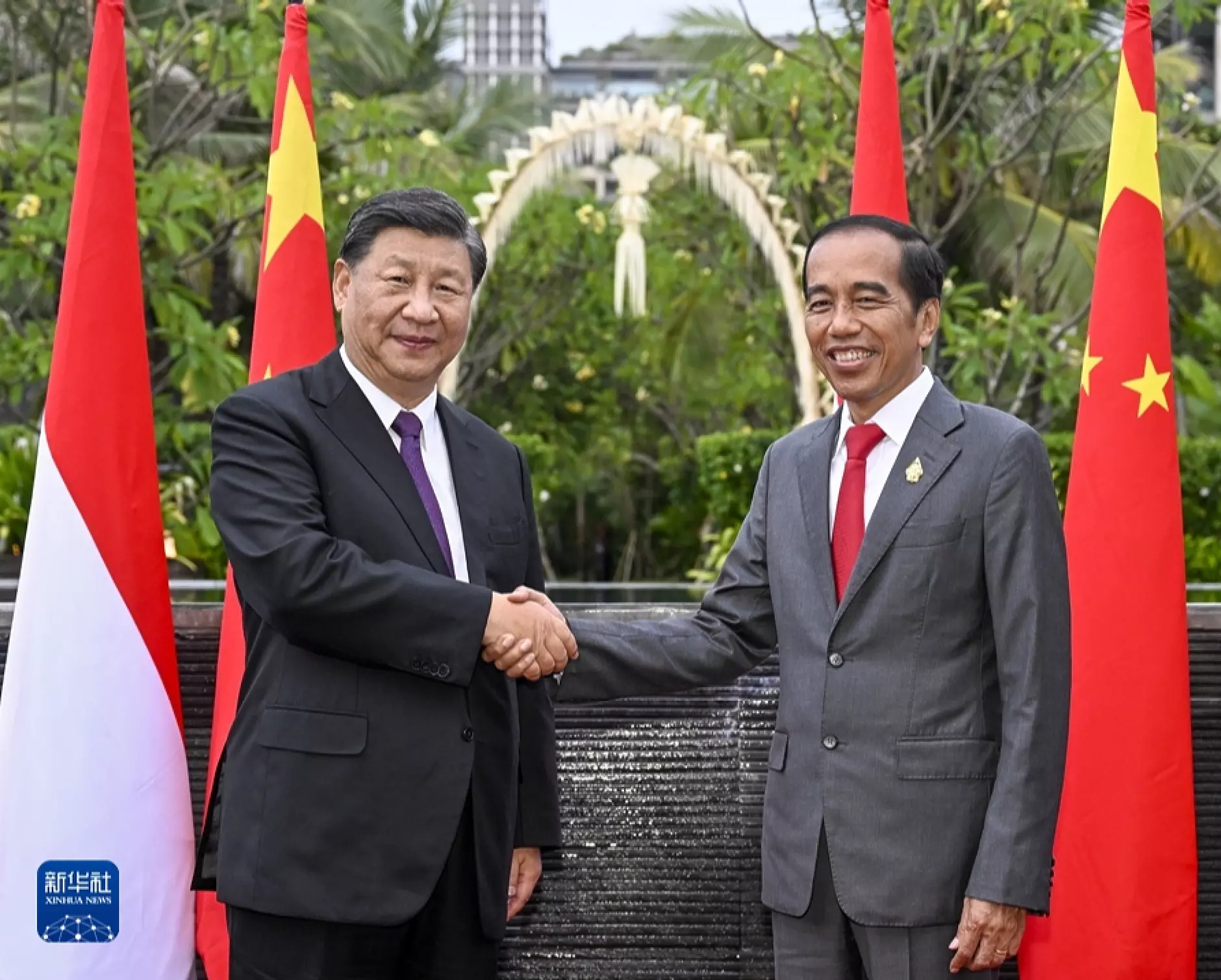 Китай и Индонезия пускат високоскоростна жп линия