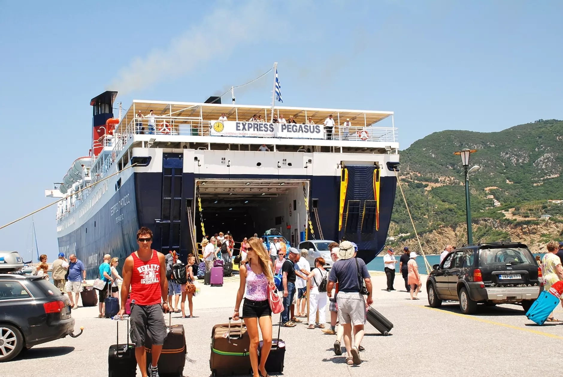 Гърция записа 12,7 млрд. евро приходи от туризъм до август